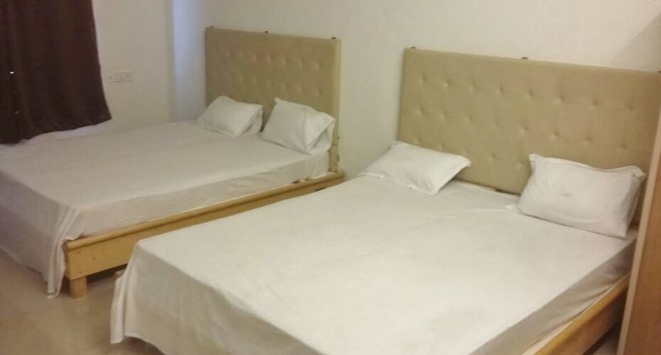 Hotel Goldshine Inn, Sendhwa 1